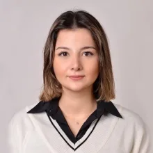 Psk. İsra Gürbüz — Psikoloji, İstanbul. Portre fotoğrafı.