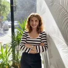Kl. Psk. Özlem Keklik Sarıcı — Psikoloji, İzmir. Portre fotoğrafı.