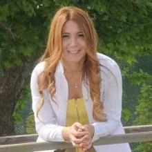 Uzm. Fzt. Gizem Selin Baykuş — Fizyoterapi Ve Rehabilitasyon, Bayraklı, İzmir. Portre fotoğrafı.