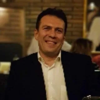 Uzm. Dr. Oğuzhan Durmaz — Bursa. Portre fotoğrafı.