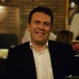 Uzm. Dr. Oğuzhan Durmaz — Bursa. Portre fotoğrafı.