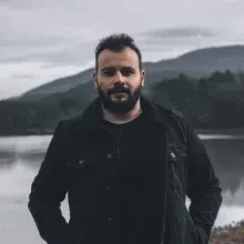 Dr. Burak Özden — Pratisyen, Mersin. Portre fotoğrafı.
