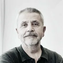 Uzm. Dr. Ahmet Gencer — Nöroloji, Kuşadası, Aydın. Portre fotoğrafı.