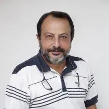 Op. Dr. O. Saffet Erk — Beyin Ve Sinir Cerrahisi, Denizli. Portre fotoğrafı.