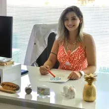 Dyt. Özlem Bayrak — Diyetisyen, Tekirdağ. Portre fotoğrafı.