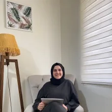 Psk. Sevdenur Akbayır — Psikoloji, İstanbul. Portre fotoğrafı.