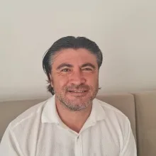 Psk. Tolga Nasuh Aran — Psikoloji, Karşıyaka, İzmir. Portre fotoğrafı.