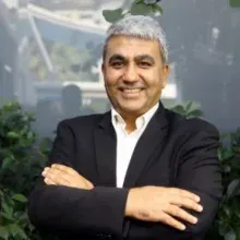 Prof. Dr. Kemal Dolay — Genel Cerrahi, İstanbul. Portre fotoğrafı.