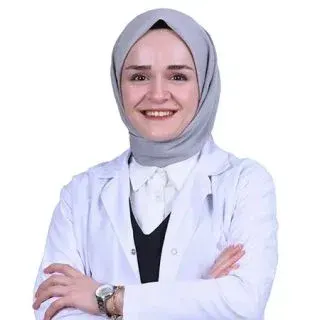 Dt. Beyzanur Akay — Diş Hekimi, Elazığ. Portre fotoğrafı.