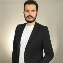 Uzm. Psk. Dan. Ramazan Kadıoğlu — Psikolojik Danışma ve Rehberlik, İzmir. Portre fotoğrafı.