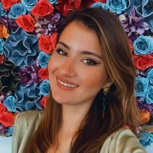Dyt. Dilay Şahin — Diyetisyen, İstanbul. Portre fotoğrafı.