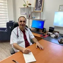 Uzm. Dr. Eyüp Akarca — Kardiyoloji, Aydın. Portre fotoğrafı.