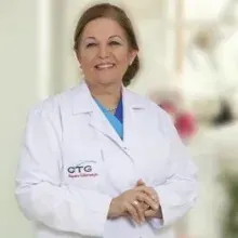 Doç. Dr. Gülay Vural — Ortodonti, Konak, İzmir. Portre fotoğrafı.