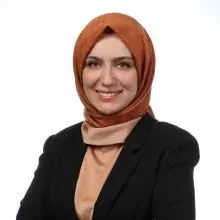 Doç. Dr. Ayşe İrem Yasin — Tıbbi Onkoloji, İstanbul. Portre fotoğrafı.