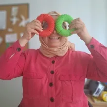 Dkt. Beyza Demirezen — Dil ve Konuşma Terapisi, Eskişehir. Portre fotoğrafı.