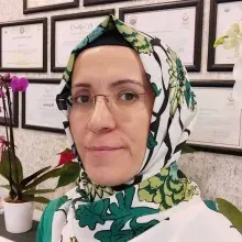 Dr. Tülay Hamidi — İstanbul. Portre fotoğrafı.