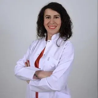 Uzm. Dt. Burcu Ektiren — Malatya. Portre fotoğrafı.