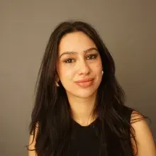 Dyt. Cansu Öner — Diyetisyen, İzmir. Portre fotoğrafı.