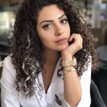 Psk. Kardelen Özdemir — Psikoloji, İzmir. Portre fotoğrafı.