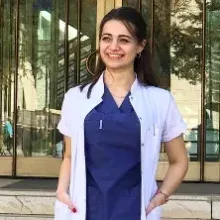 Uzm. Dt. İsra Ezgi Yalçın — Bursa. Portre fotoğrafı.