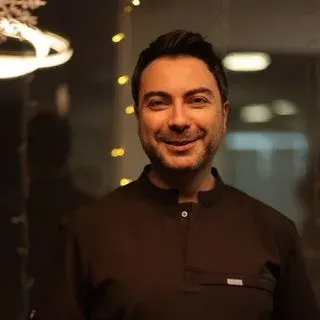 Dr. Dt. Buğra Güler — Samsun. Portre fotoğrafı.