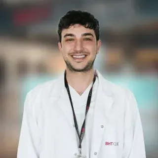 Dt. Umut Murathan Taş — Diş Hekimi, Küçükçekmece, İstanbul. Portre fotoğrafı.