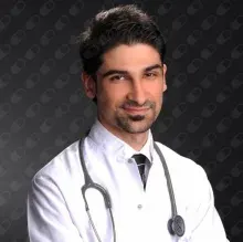Dr. Emrah Ülker — Pratisyen, Esenler, İstanbul. Portre fotoğrafı.