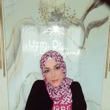 Uzm. Dr. Gülşah Toprak — Çocuk Sağlığı Ve Hastalıkları, İstanbul. Portre fotoğrafı.