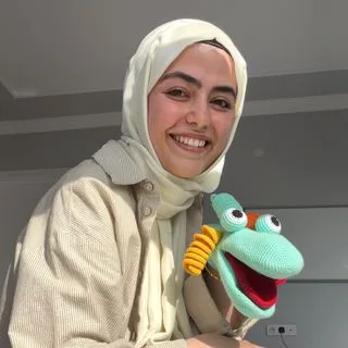 Dkt. Merve Bildik — Dil ve Konuşma Terapisi, Kocaeli. Portre fotoğrafı.