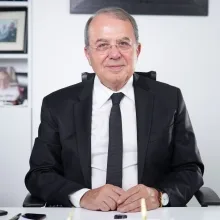 Prof. Dr. Recai Pabuçcu — Kadın Hastalıkları Ve Doğum, Ankara. Portre fotoğrafı.