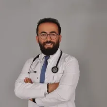 Uzm. Dr. Cem Balta — İç Hastalıkları, Bandırma, Balıkesir. Portre fotoğrafı.