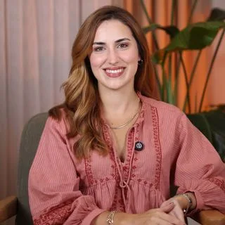 Kl. Psk. Simay Tarhan — Psikoloji, İstanbul. Portre fotoğrafı.