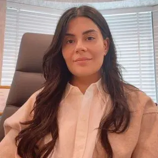 Kl. Psk. Aslı Günlü Duran — Psikoloji, Diyarbakır. Portre fotoğrafı.