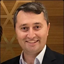 Doç. Dr. Mesut Köse — Kadın hastalıkları ve doğum. Portre fotoğrafı.
