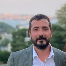 Op. Dr. Burak Özdemir — Beyin Ve Sinir Cerrahisi, Sancaktepe, İstanbul. Portre fotoğrafı.