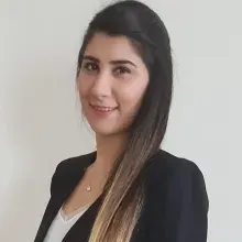 Fzt. Dicle Çam — Fizyoterapi Ve Rehabilitasyon, İzmir. Portre fotoğrafı.