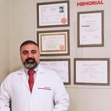 Uzm. Dr. Azad Günderci — Psikiyatri, Diyarbakır. Portre fotoğrafı.