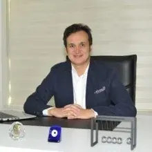 Prof. Dr. Özay Öz — Göz Hastalıkları, Adana. Portre fotoğrafı.