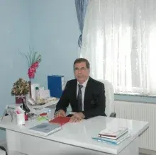 Dr. Adnan Atlı — İstanbul. Portre fotoğrafı.