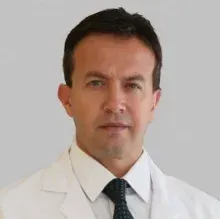 Prof. Dr. Hamdi Karakayalı — Genel Cerrahi, Küçükçekmece, İstanbul. Portre fotoğrafı.