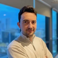 Op. Dr. Direnç Yiğit — Gastroenteroloji Cerrahisi, Antalya. Portre fotoğrafı.