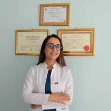 Doç. Dr. Gülşah Uslu — Çanakkale. Portre fotoğrafı.