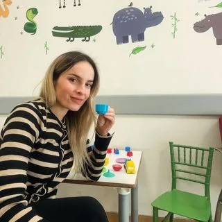 Uzm. Dr. Merve Can Kaleoğlu — Çocuk ve Ergen Psikiyatrisi, Antalya. Portre fotoğrafı.