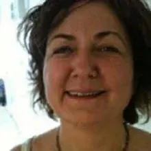 Dt. Nevin Güner Karadağ — Diş Hekimi, Denizli. Portre fotoğrafı.