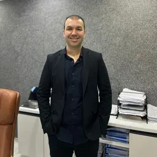 Uzm. Dr. Fatih Dağdelen — Çocuk ve Ergen Psikiyatrisi, Tekirdağ. Portre fotoğrafı.