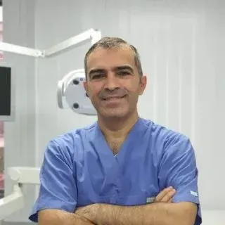 Prof. Dr. H. Ayberk Altuğ — İzmir. Portre fotoğrafı.