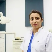 Dt. Saniye Hilal Gürçeşme — Diş Hekimi, Afyonkarahisar. Portre fotoğrafı.