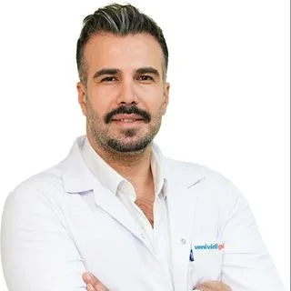 Op. Dr. Ertuğrul Demir — Göz Hastalıkları, Kartal, İstanbul. Portre fotoğrafı.