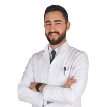 Dt. Yasin Öztaş — Diş Hekimi, İstanbul. Portre fotoğrafı.