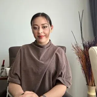 Psk. Melike Bilge Öztürk — Psikoloji, İstanbul. Portre fotoğrafı.